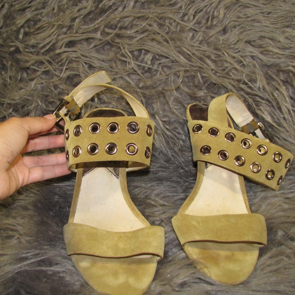 Micheal Kors heels - Picture 2 of 4